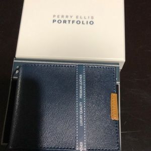 Perry Ellis wallet in leather
